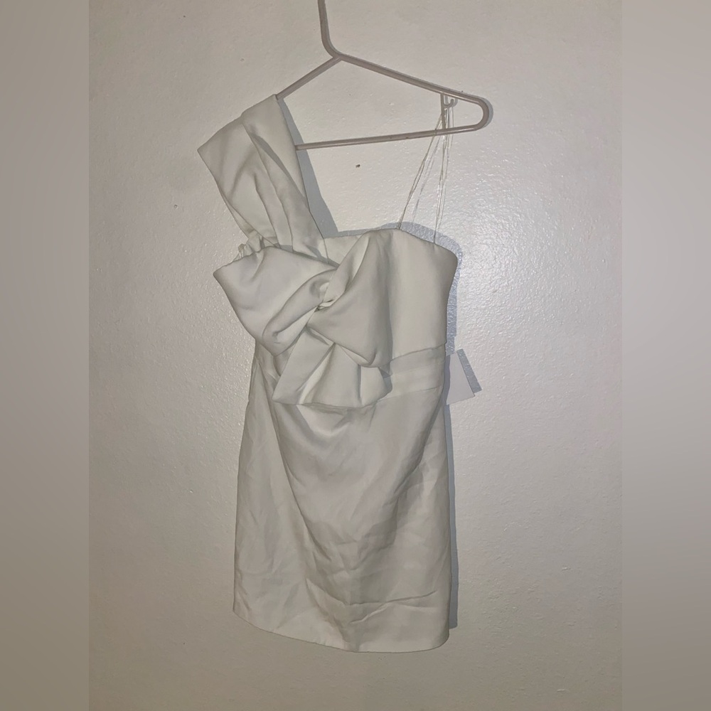 Do + Be dress One Shoulder White Short Sheath Side Pleats Size Medium NWT Bridal